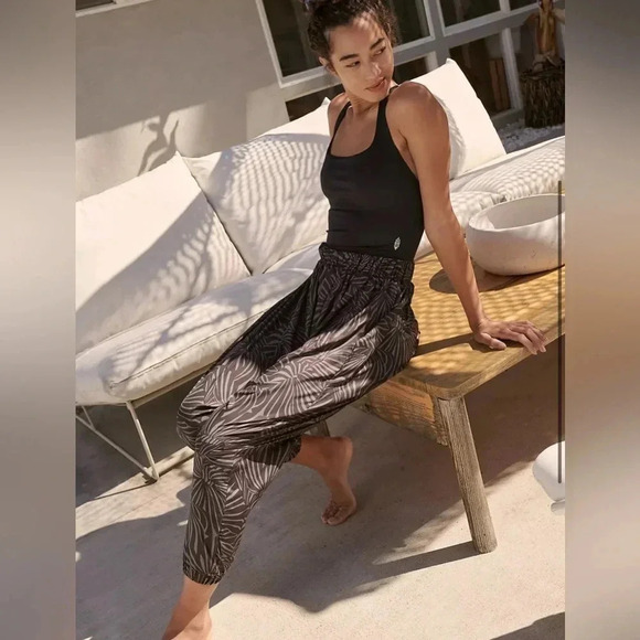 Free People FP Movement Black All Strapped Onesie Jumpsuit Harem Pants Size XS - Picture 2 of 15